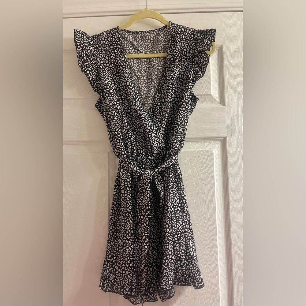 Cupshe B-neck flutter romper NWT